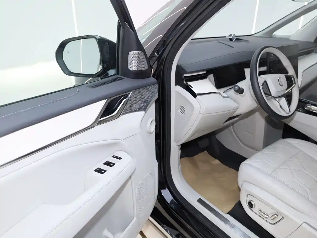 Volvo EM90 — миниатюра 9