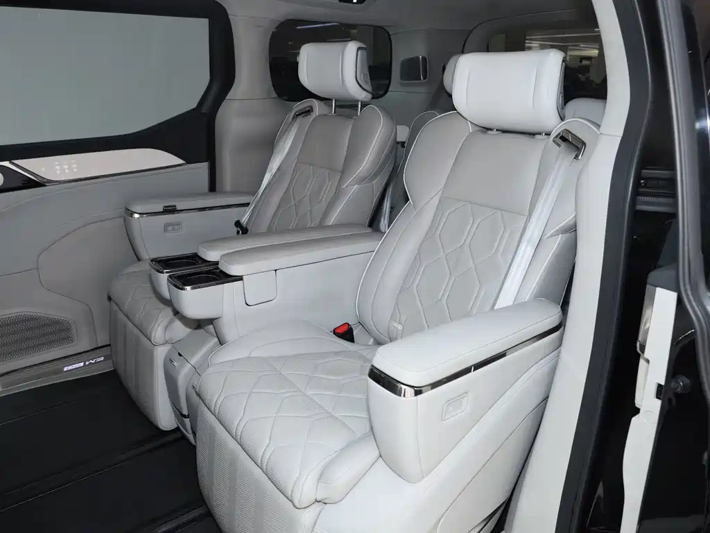 Volvo EM90 — миниатюра 12