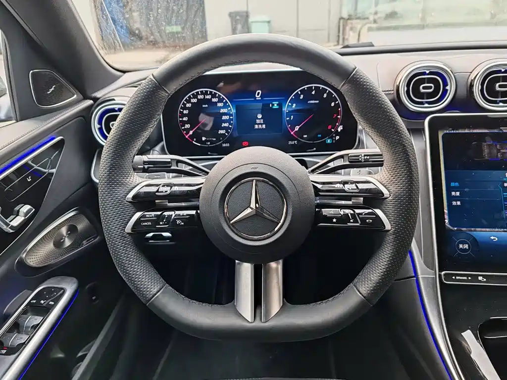 Mercedes-Benz C-Class — миниатюра 12