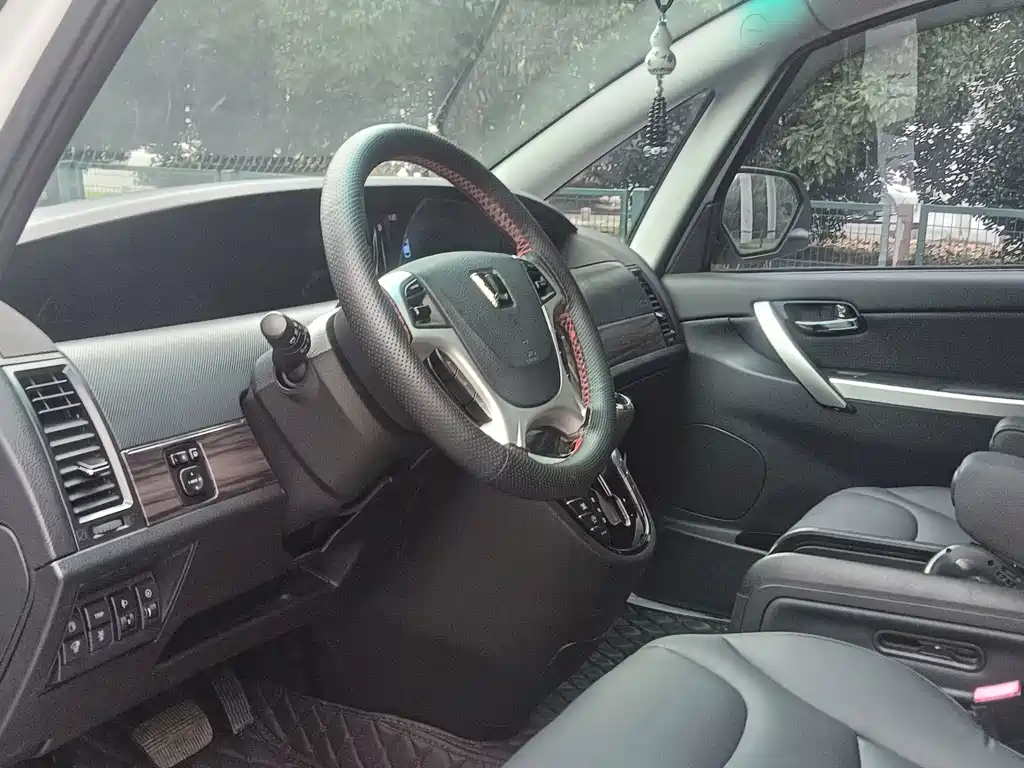 Luxgen Big 7 MPV — миниатюра 12