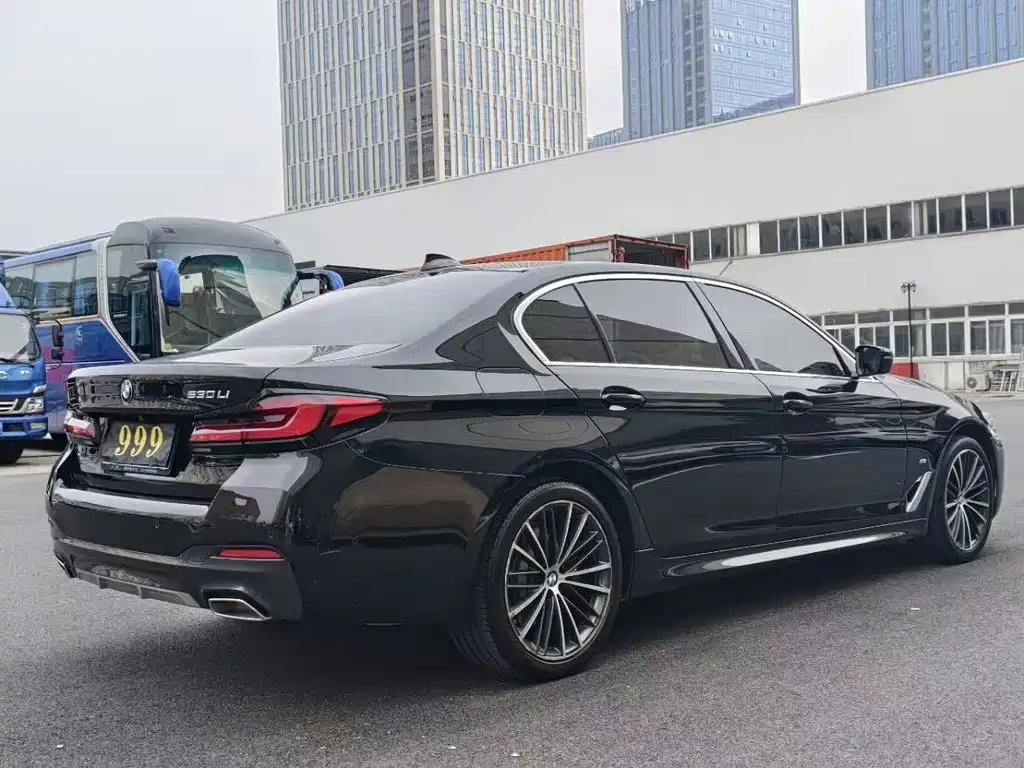 BMW 5 Series — миниатюра 10