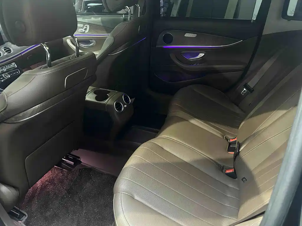 Mercedes-Benz E-Class — миниатюра 6