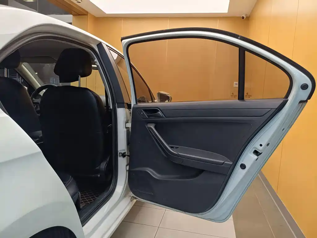 Volkswagen Jetta — миниатюра 25