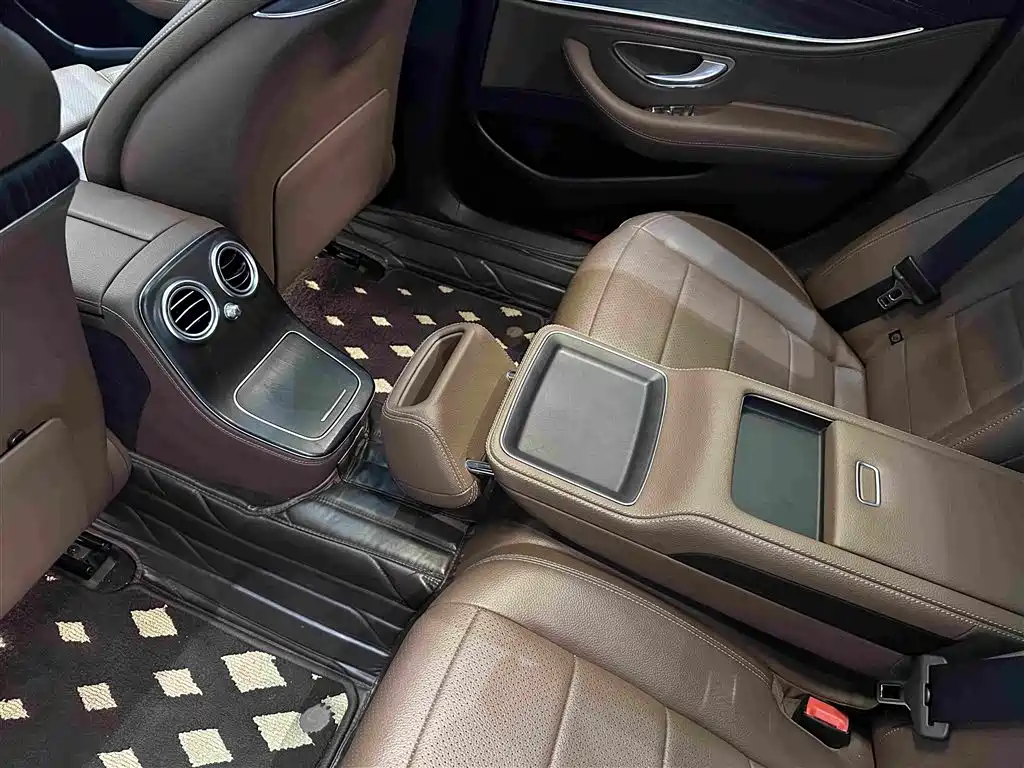 Mercedes-Benz E-Class — миниатюра 20