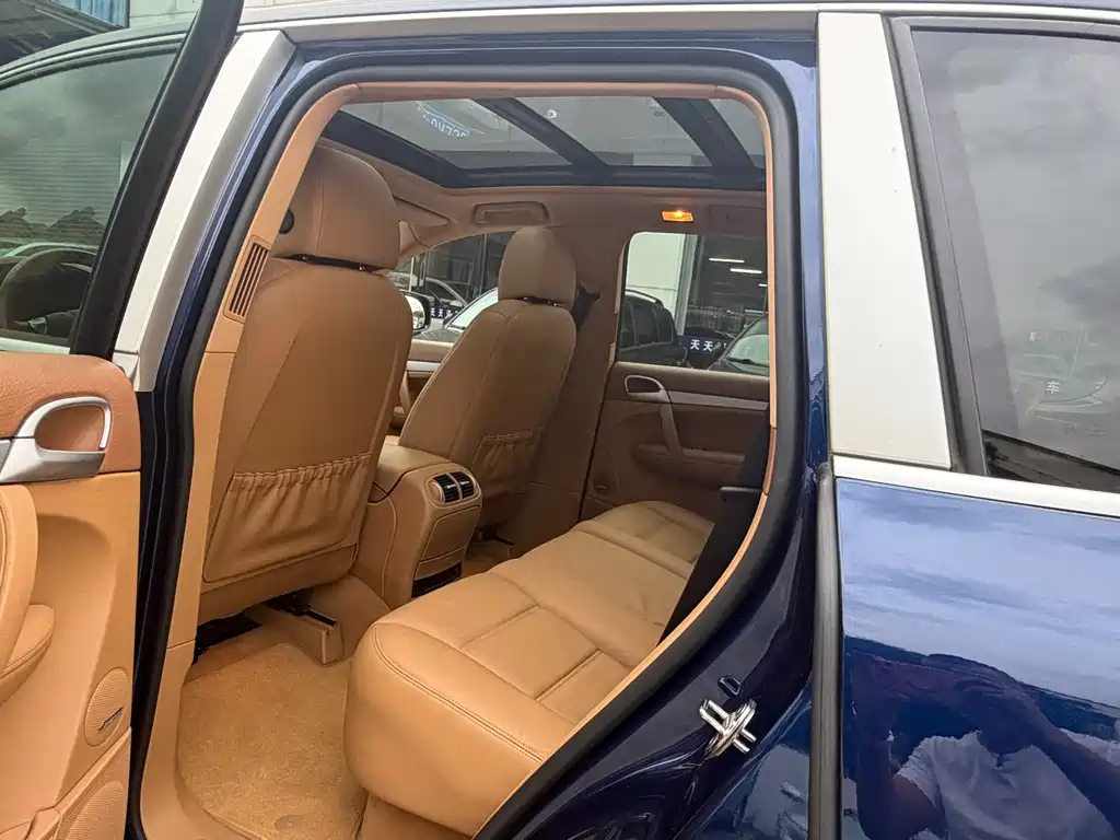 Porsche Cayenne — миниатюра 7