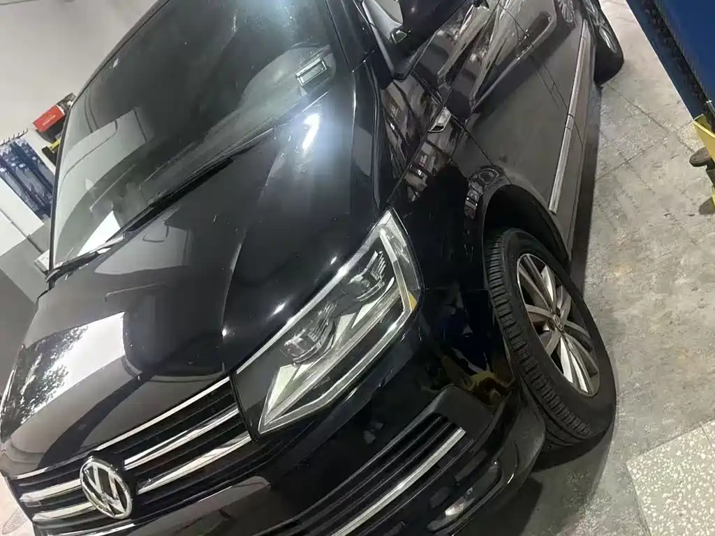 Volkswagen Caravelle — миниатюра 2