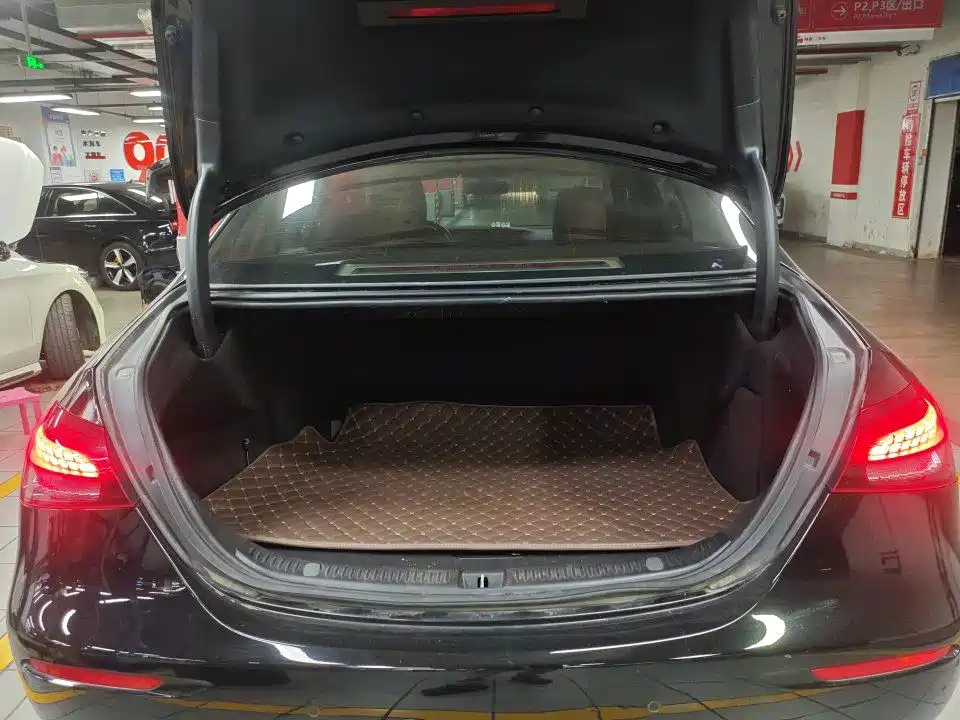 Mercedes-Benz E-Class — миниатюра 10