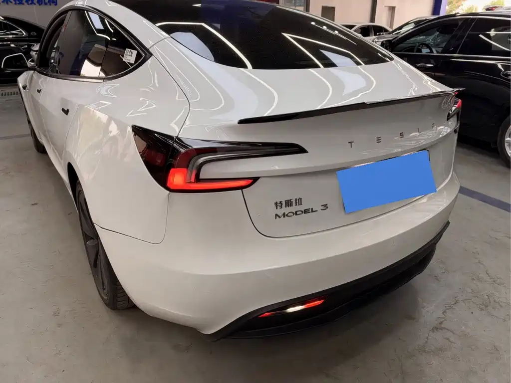 Tesla Model 3 — миниатюра 11