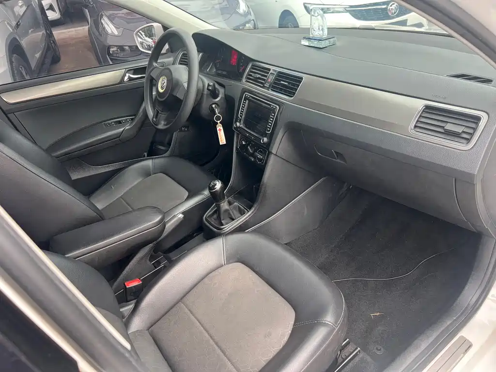 Volkswagen Santana — миниатюра 12