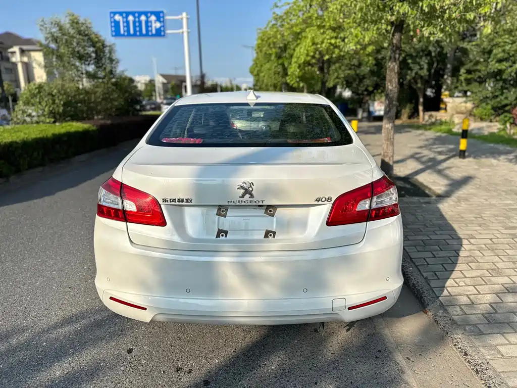 Peugeot 408 2015 1.2T AT Luxury