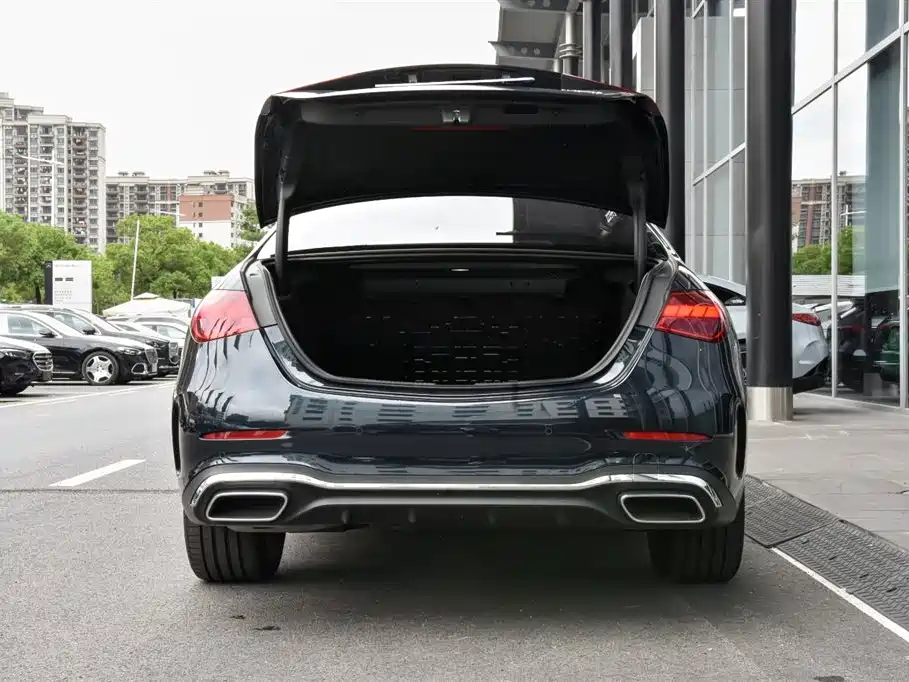 Mercedes-Benz C-Class — миниатюра 11