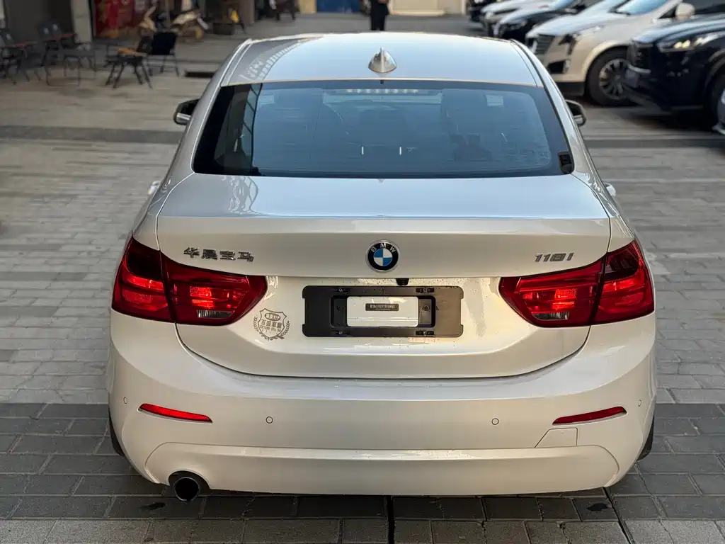 BMW 1 SERIES