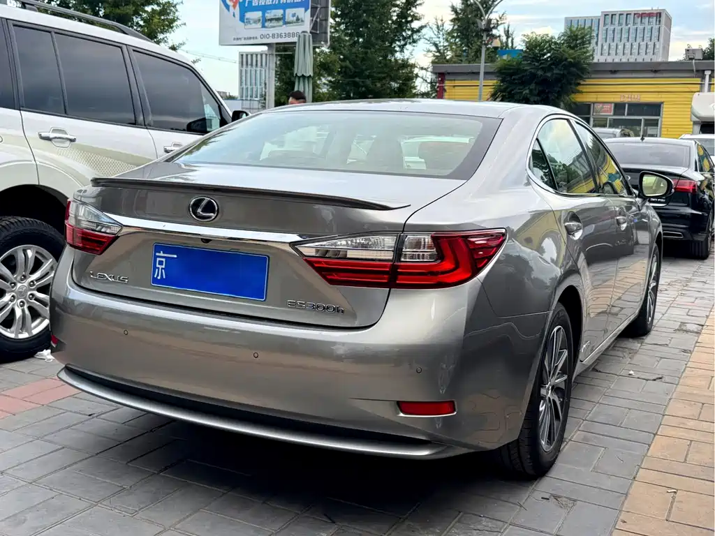 Lexus ES — миниатюра 16