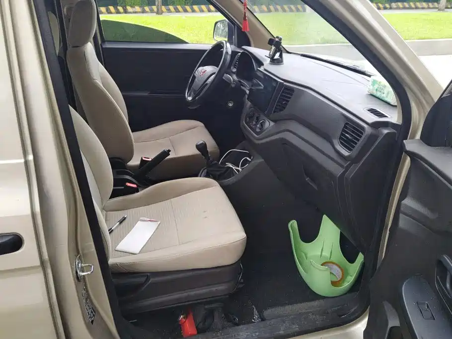 Wuling Hongguang V — миниатюра 8
