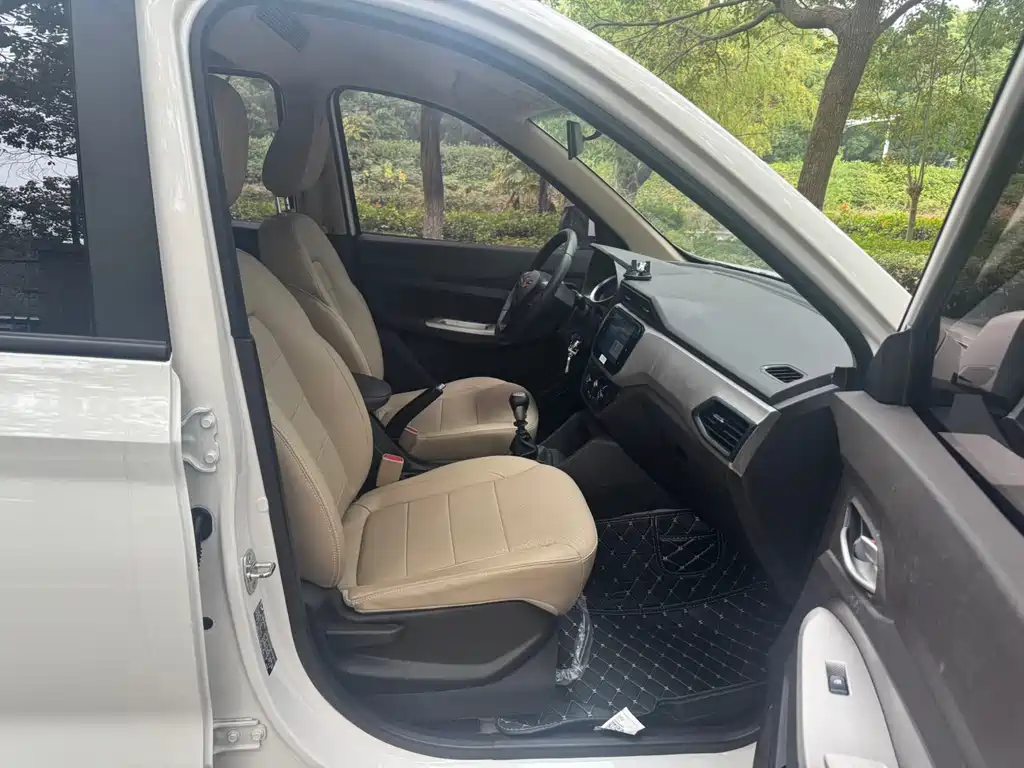Wuling Hongguang — миниатюра 10