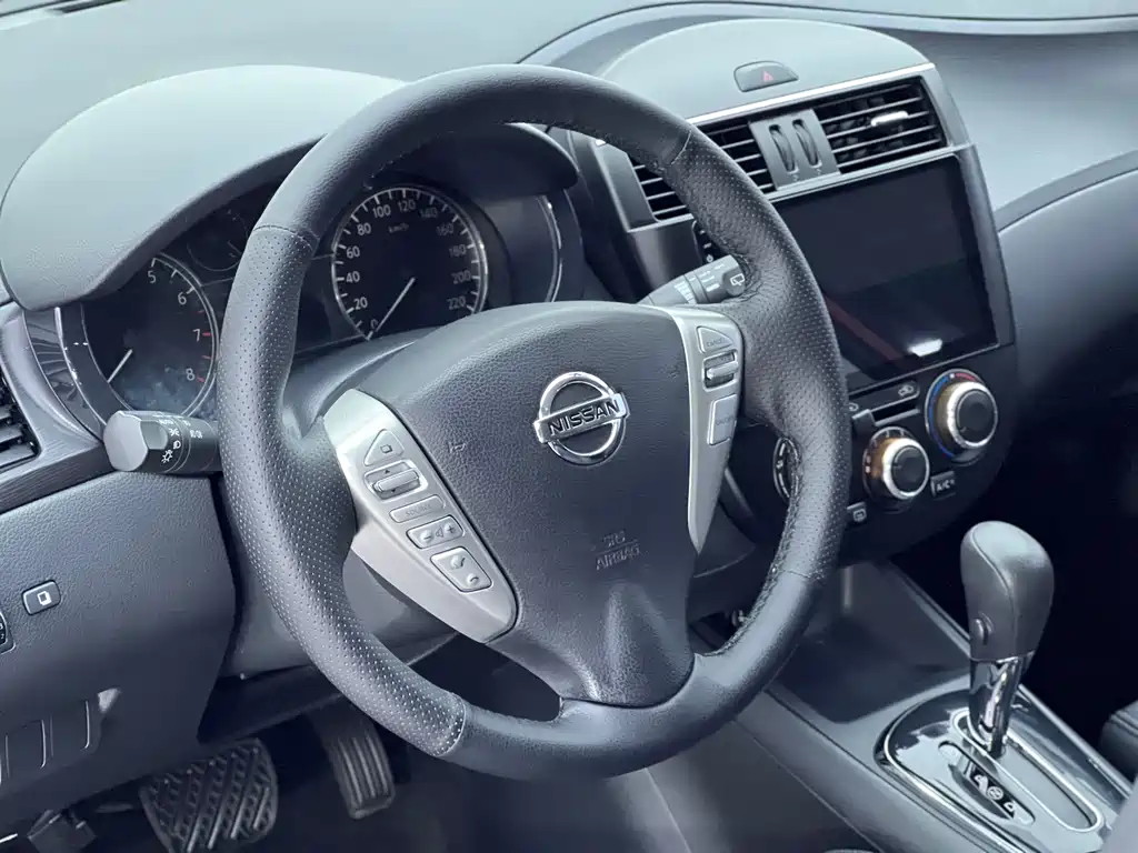 Nissan Tiida — миниатюра 6