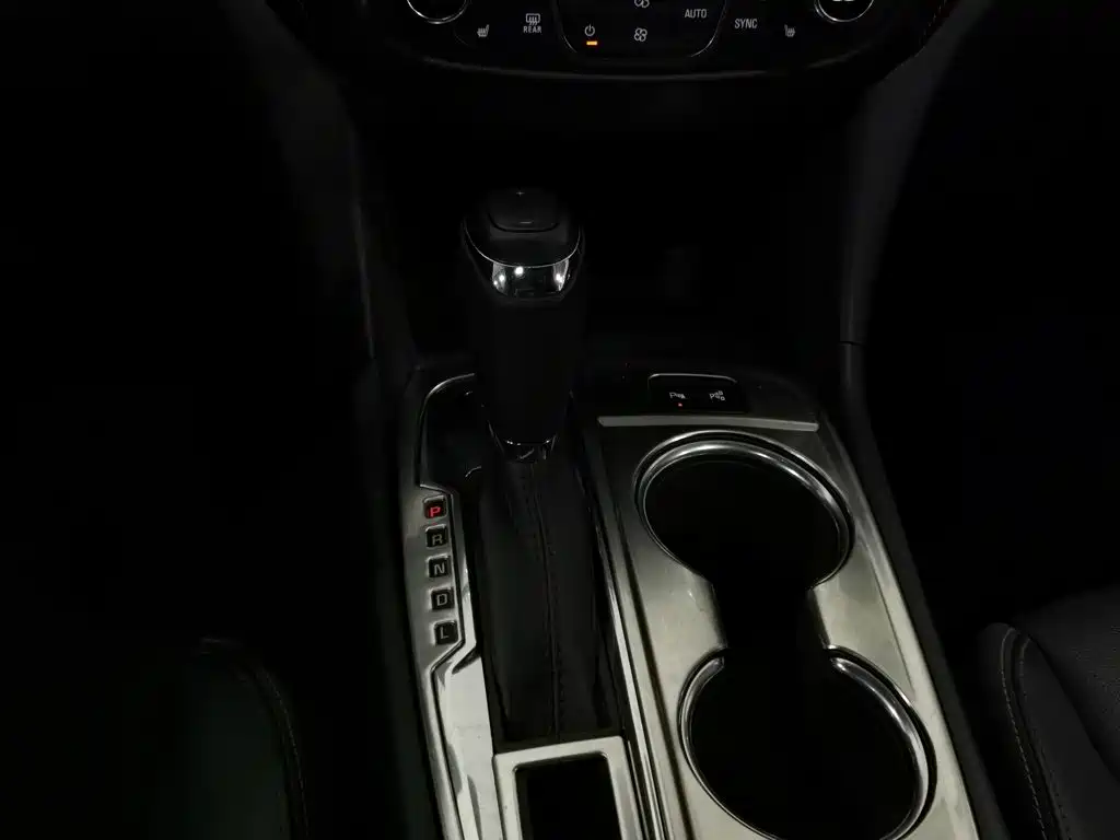 Chevrolet Equinox — миниатюра 13