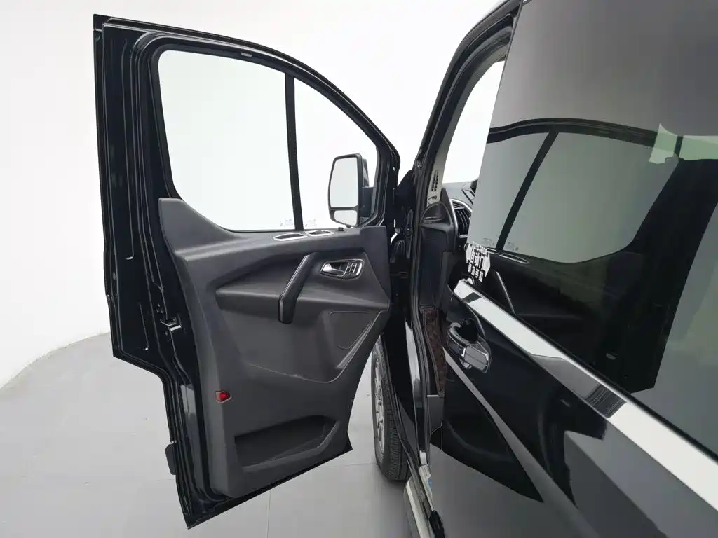 Ford Tourneo — миниатюра 8
