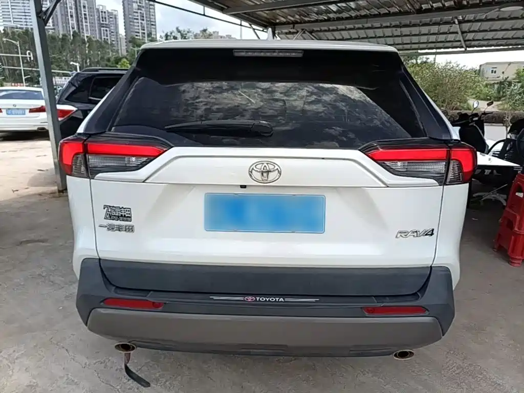 Toyota RAV4 — миниатюра 6