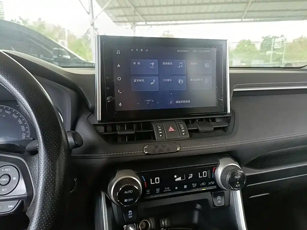 Toyota RAV4 — миниатюра 13