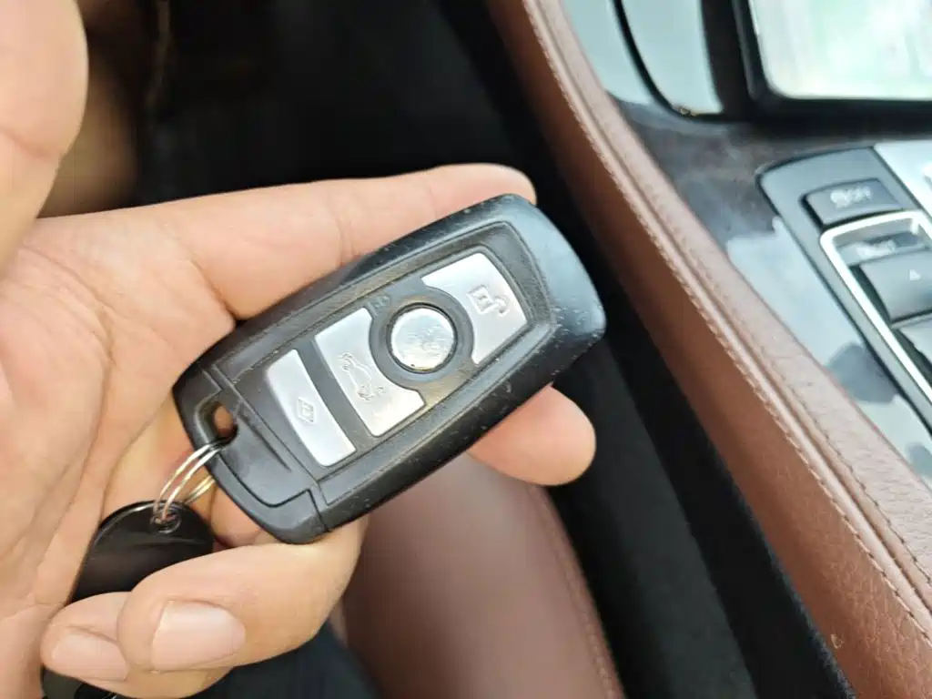 BMW 5 Series — миниатюра 9