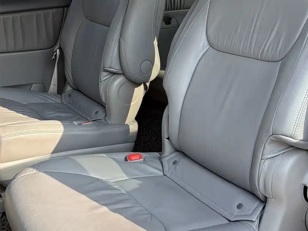 Toyota Sienna — миниатюра 19