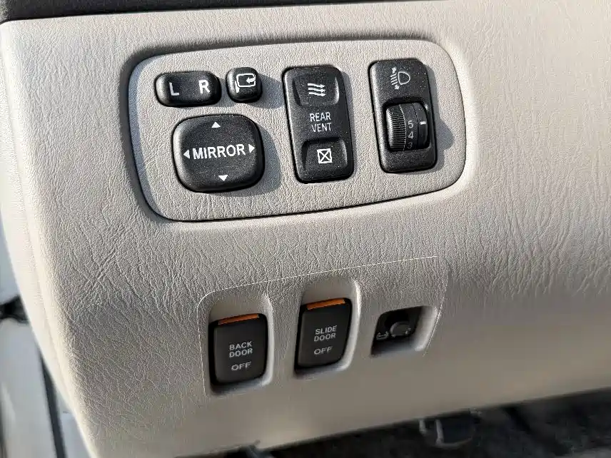 Toyota Sienna — миниатюра 26