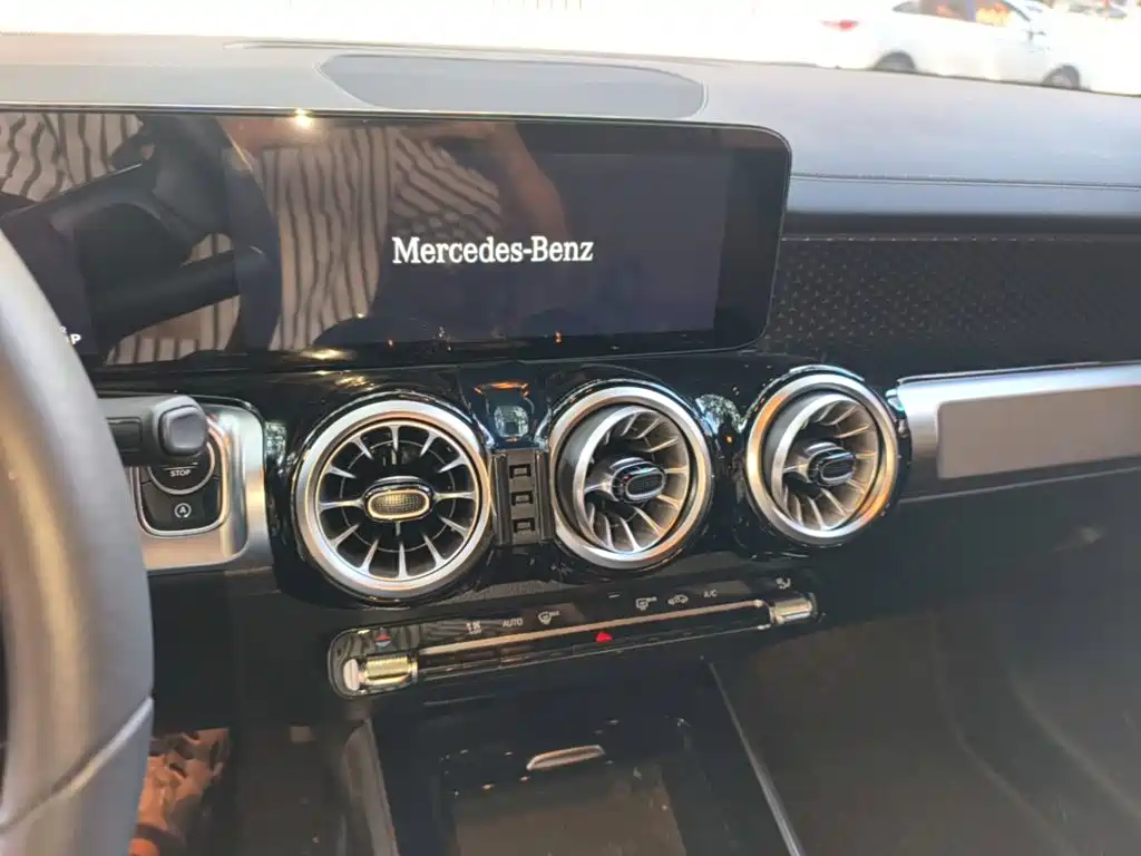 Mercedes-Benz GLB — миниатюра 13