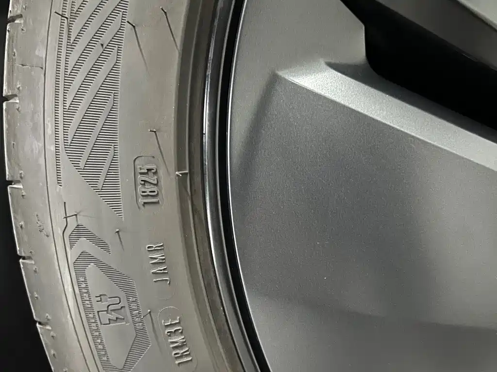 Tesla Model Y — миниатюра 34
