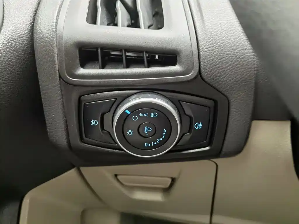 Ford Focus — миниатюра 21