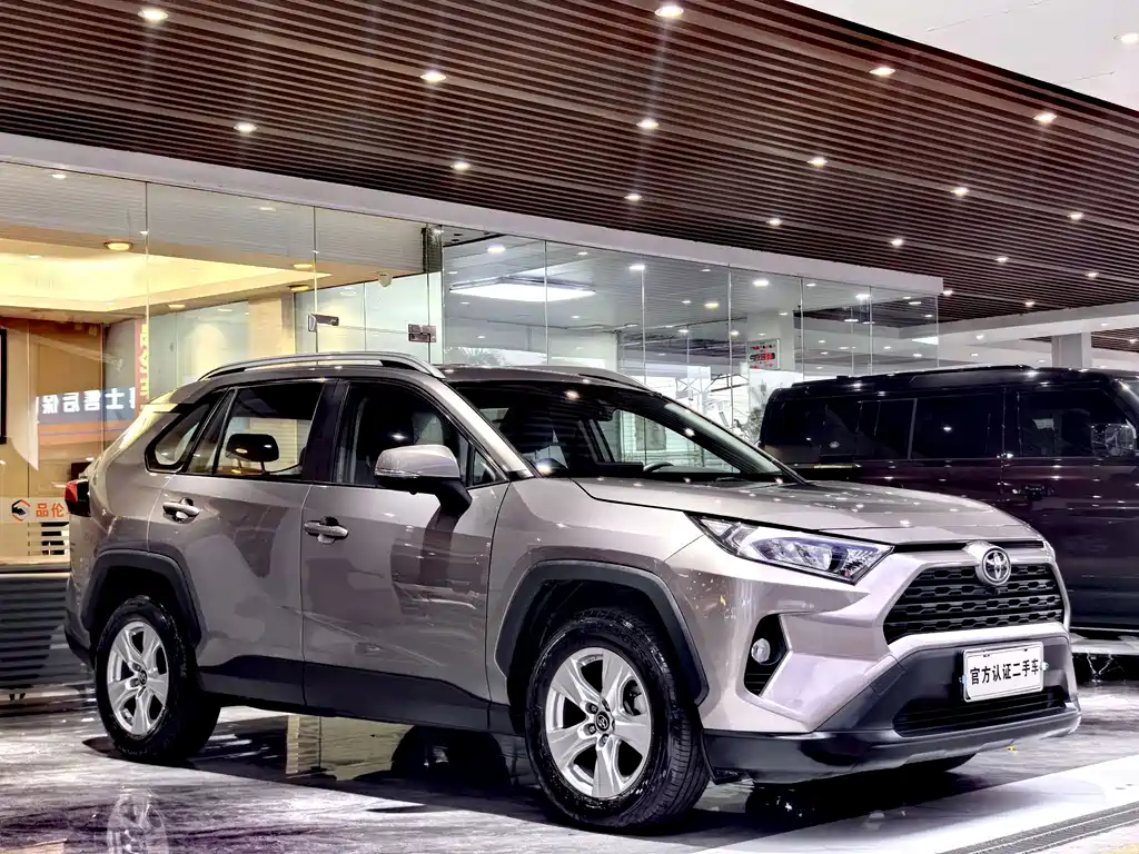 Toyota RAV4 — миниатюра 3