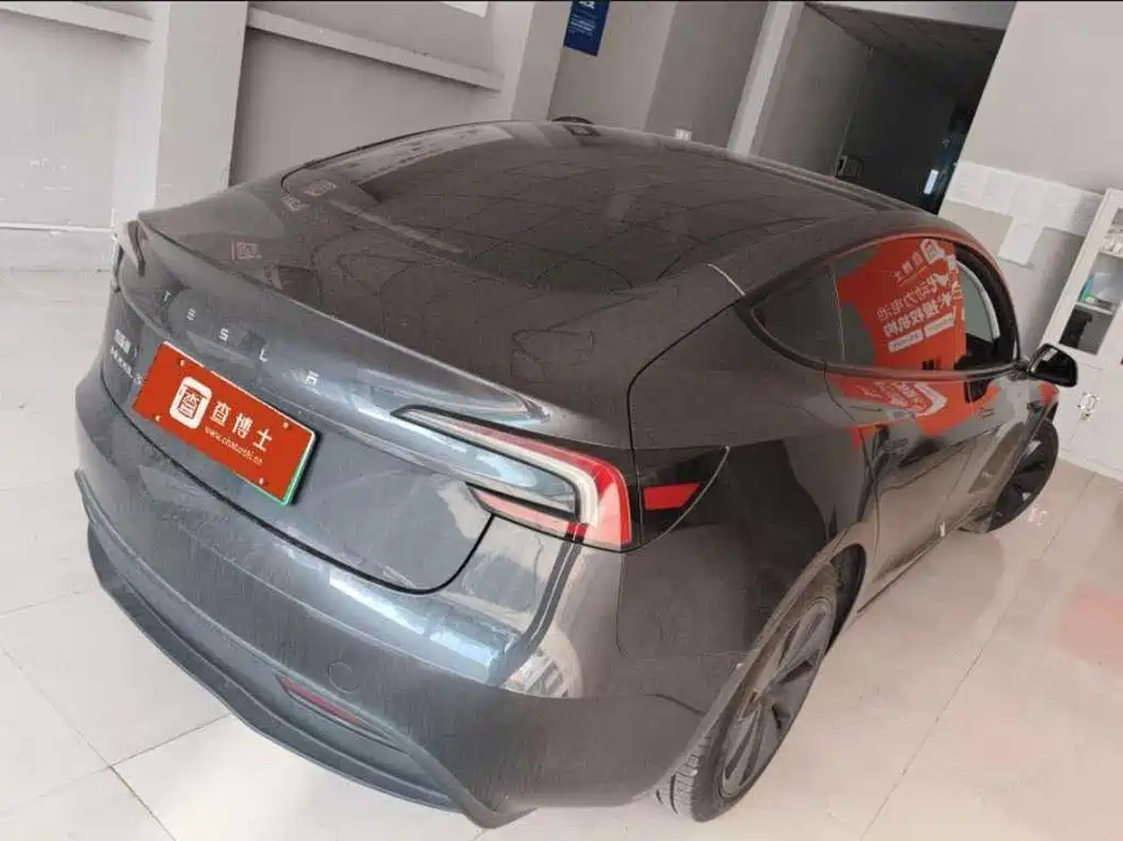 Tesla Model 3 — миниатюра 3
