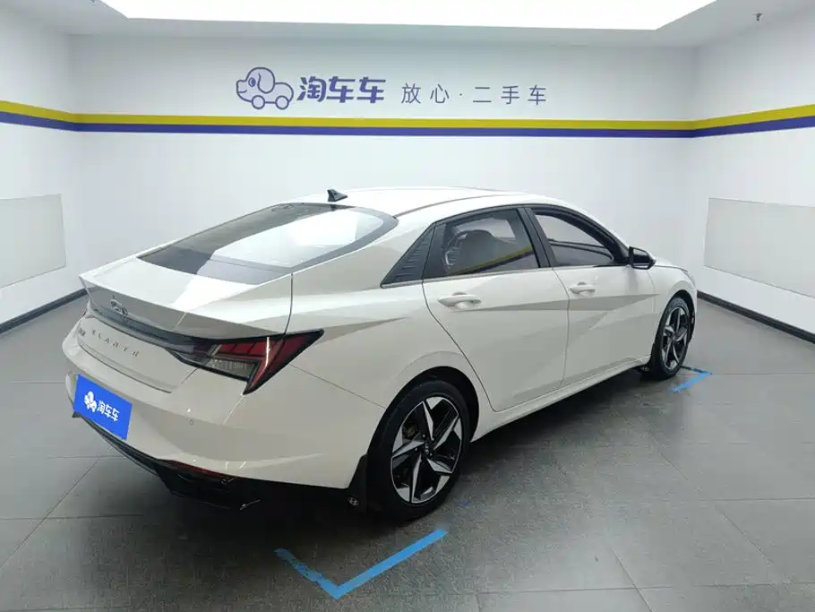 Hyundai Elantra — миниатюра 3