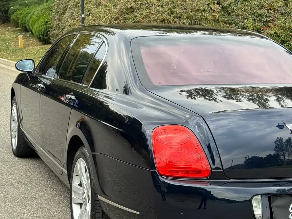 Bentley Flying Spur — миниатюра 12