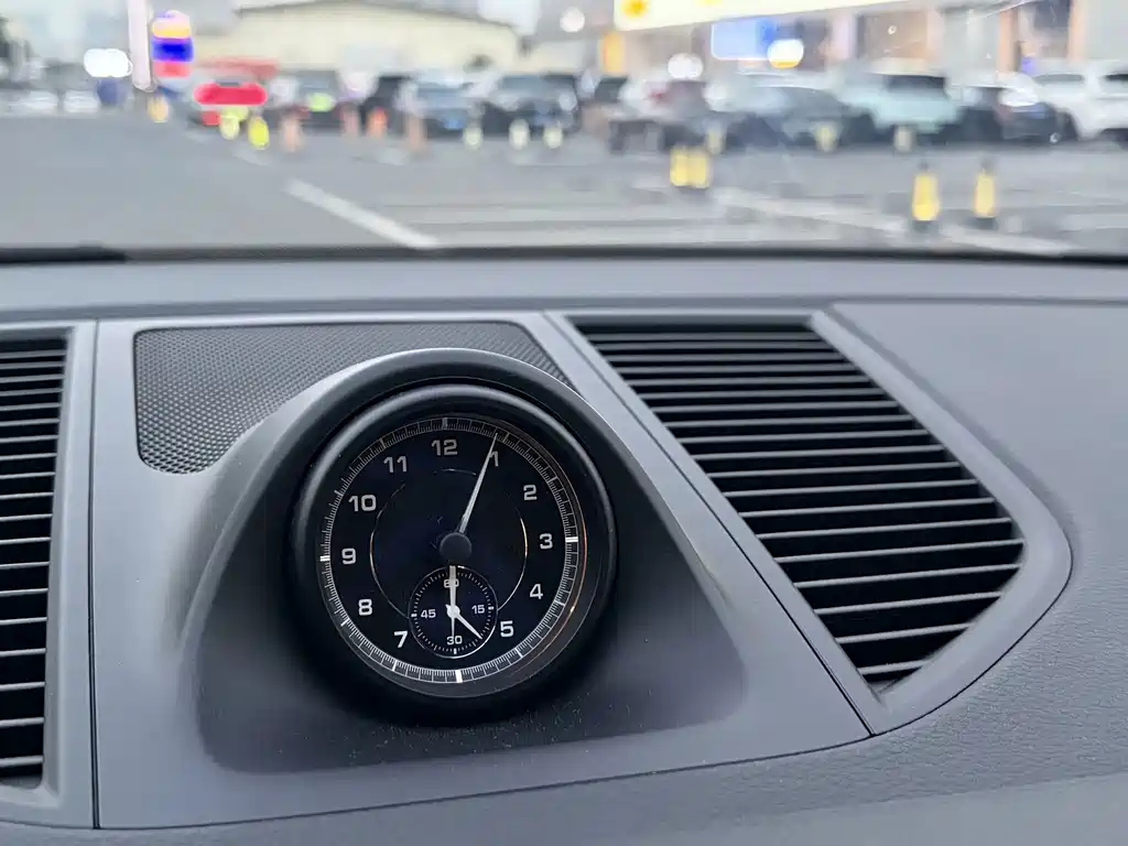 Porsche Macan — миниатюра 14
