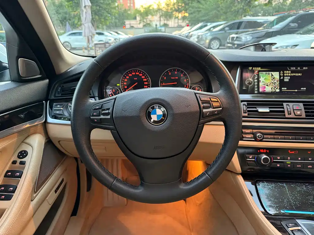 BMW 5 Series — миниатюра 10