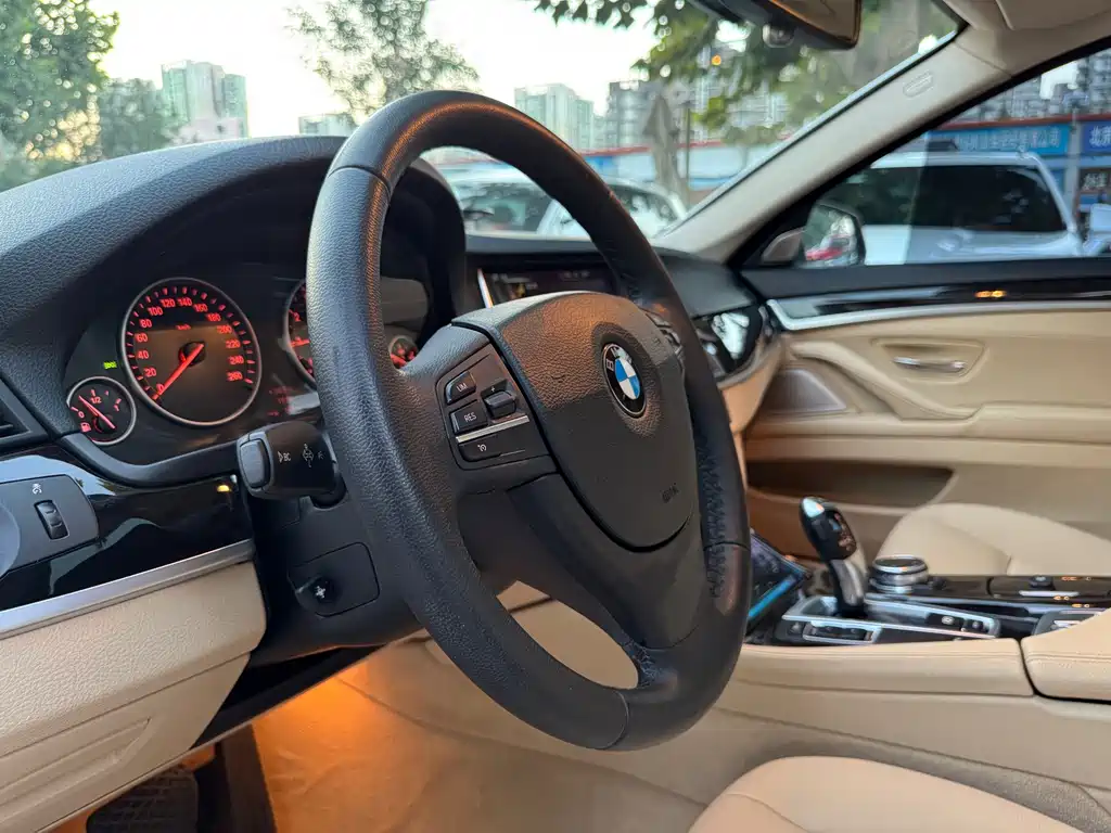 BMW 5 Series — миниатюра 12