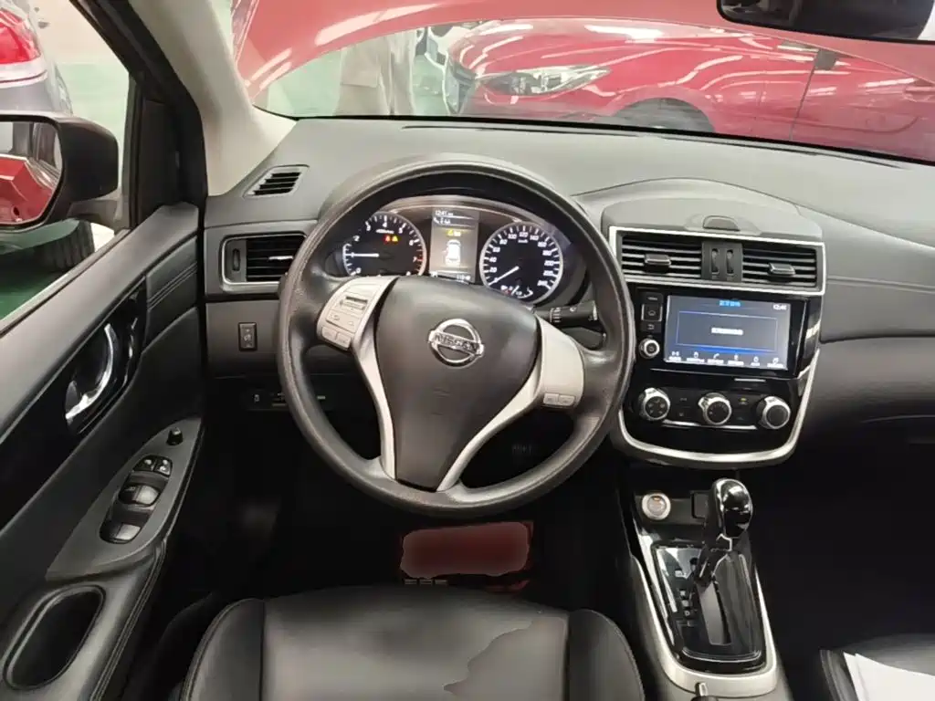 Nissan Tiida — миниатюра 11