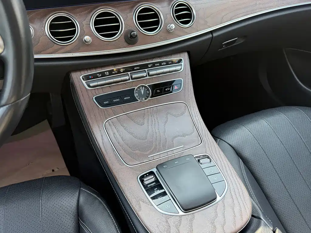 MERCEDES-BENZ E CLASS