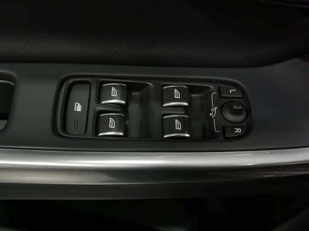 Volvo S60 — миниатюра 9