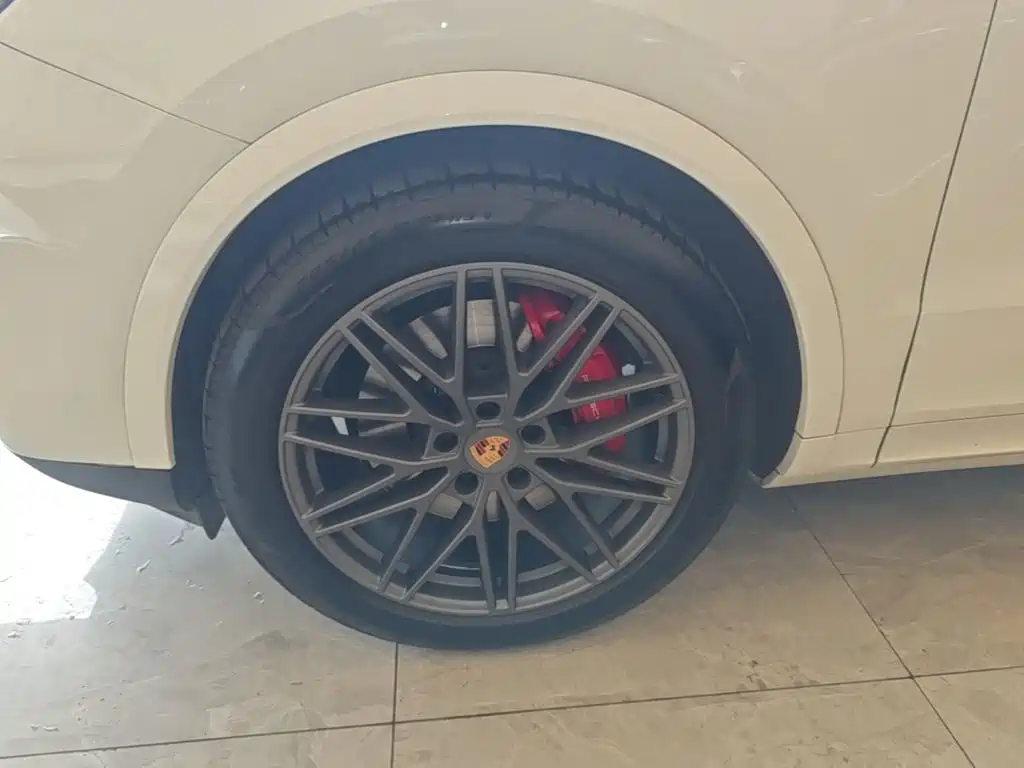 Porsche Cayenne — миниатюра 23