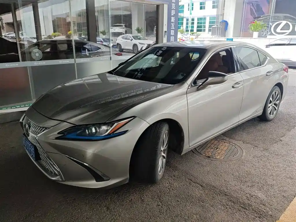 Lexus ES 2021