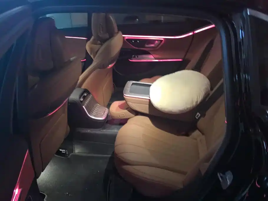Mercedes-Benz E-Class — миниатюра 11