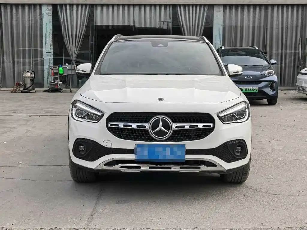 MERCEDES-BENZ GLA
