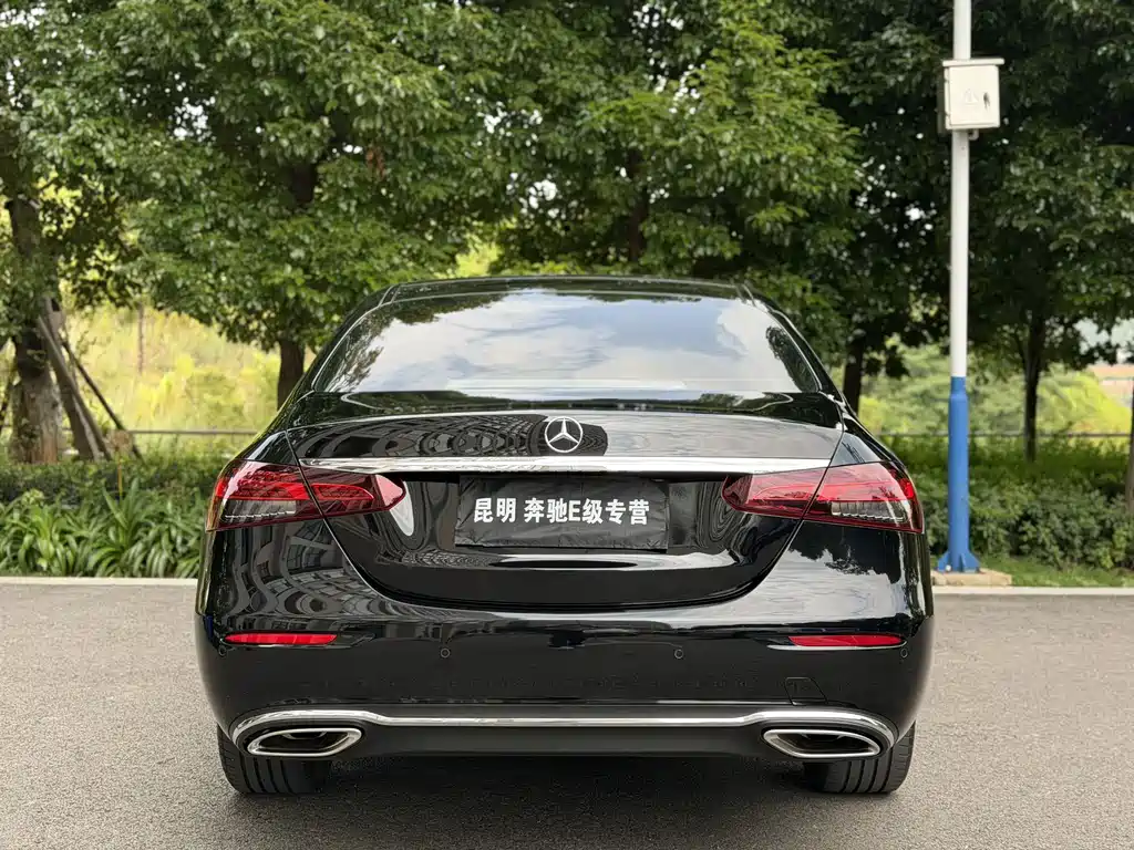 Mercedes-Benz E-Class — миниатюра 8