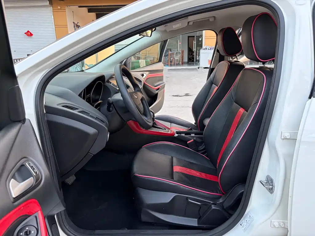 Ford Focus 2015 1.6L AT Comfort