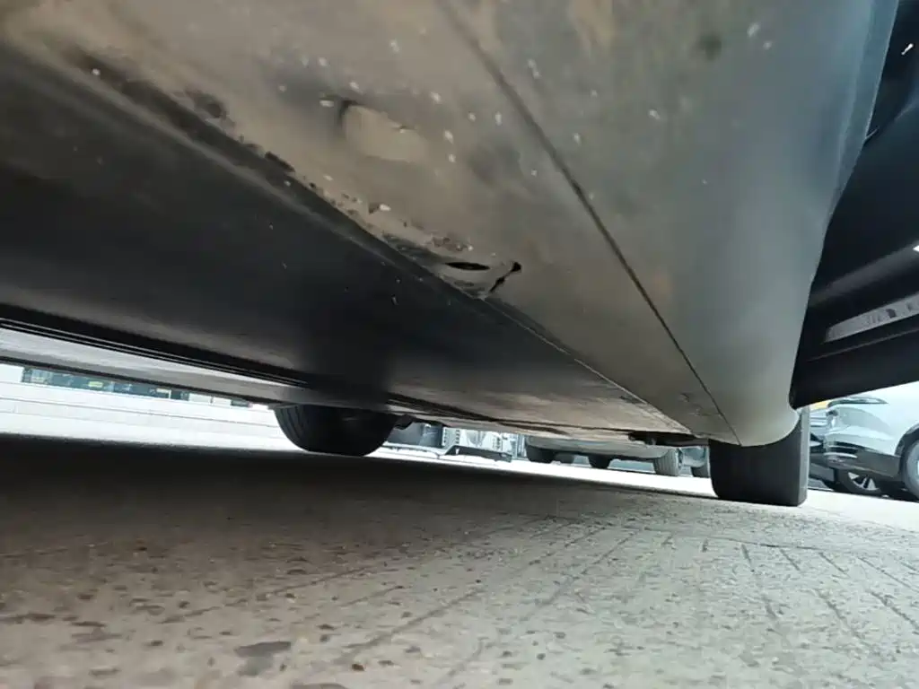 Tesla Model Y — миниатюра 21