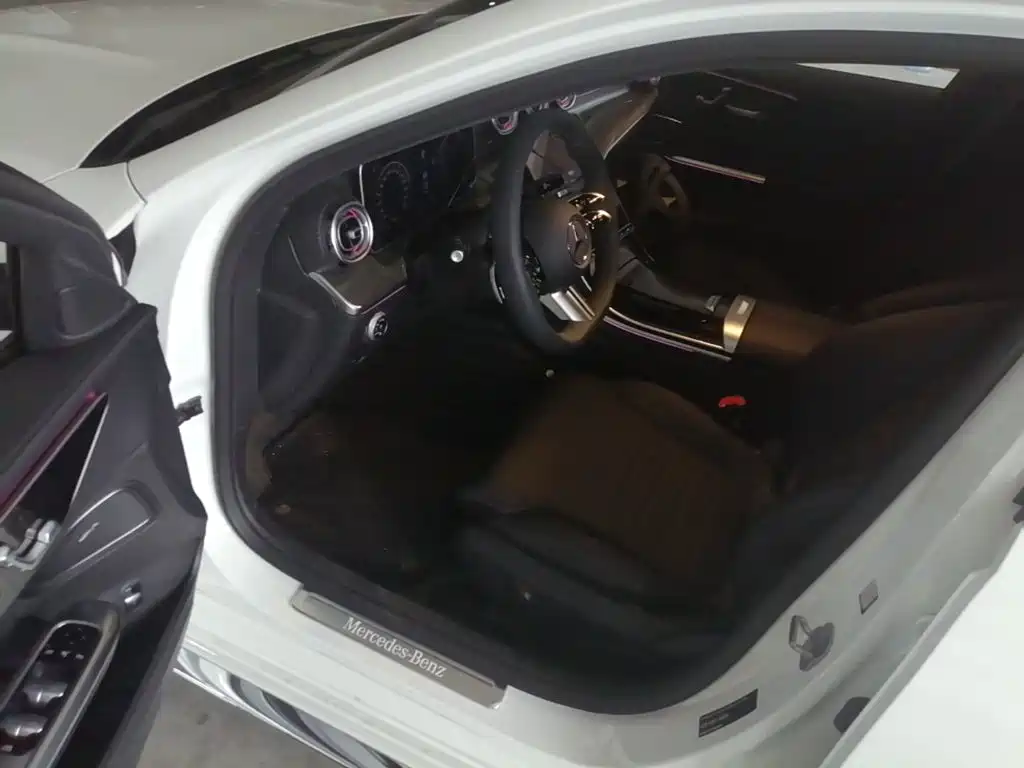 Mercedes-Benz C-Class — миниатюра 16