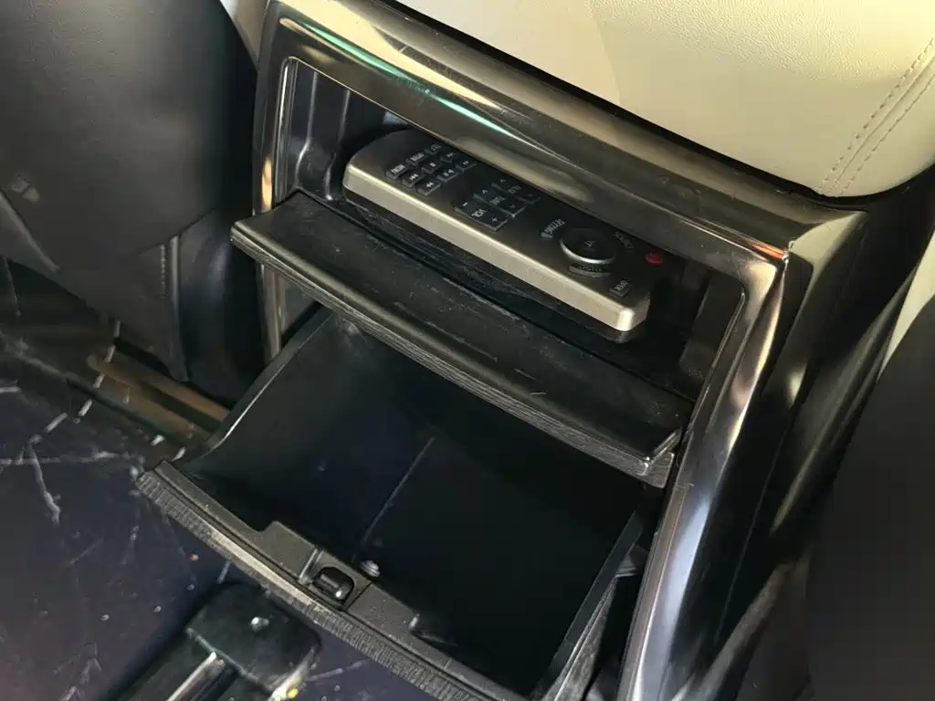 Toyota Vellfire — миниатюра 34