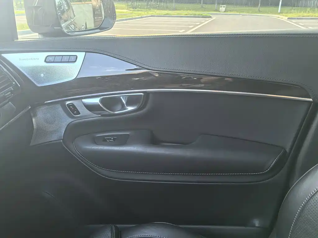 Volvo XC90 — миниатюра 21